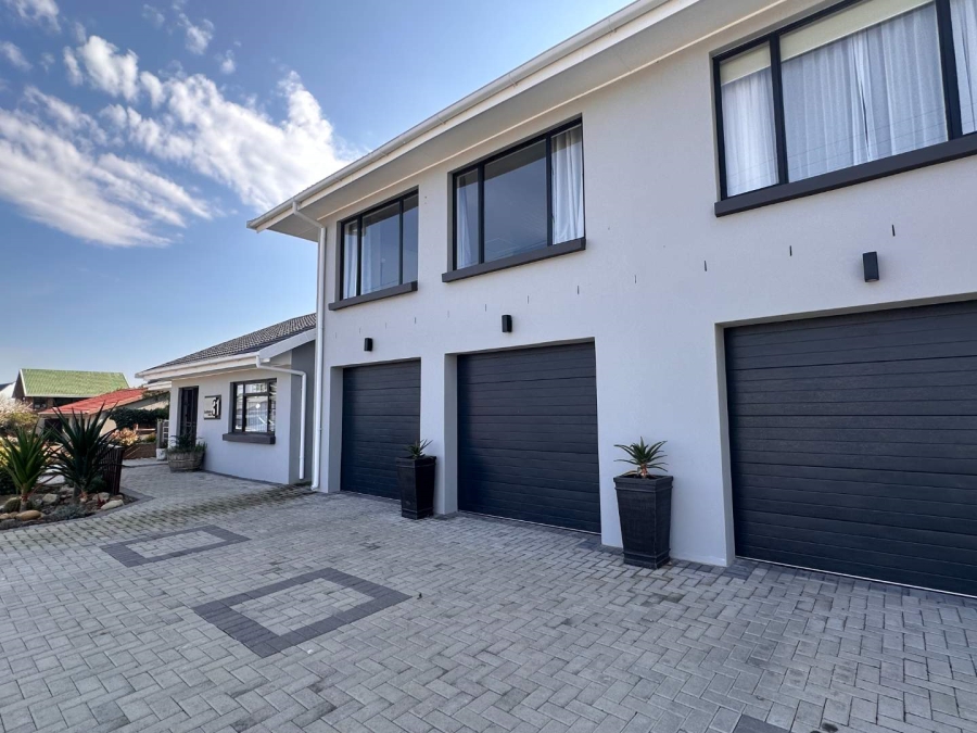 5 Bedroom Property for Sale in Fraaiuitsig Western Cape